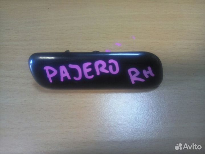 Крышка омывателя фары правая Mitsubishi Pajero 4