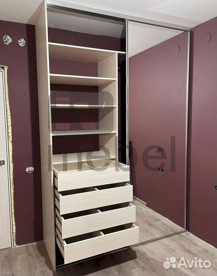 Шкаф купе с зеркалом