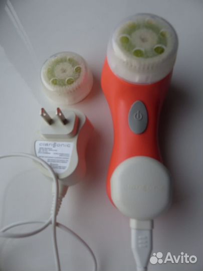 Щетка для очищения лица Clarisonic Mia2 с насадкой