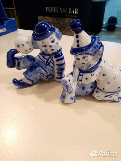 Статуэтки клоунов, Гжель 100