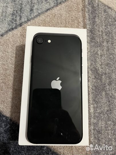Телефон iPhone se 2020