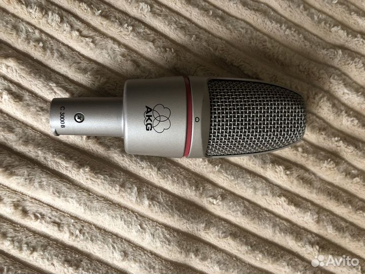 Студийный микрофон akg