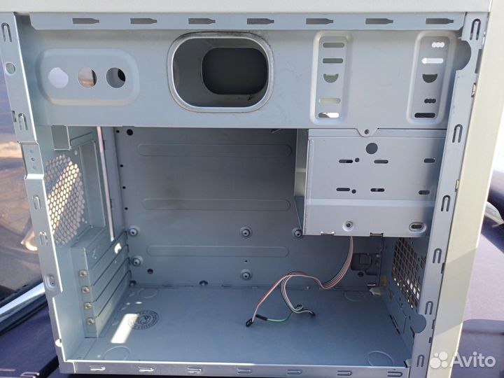 Корпус Micro ATX InWin