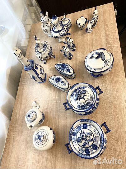 Фарфоровая посуда гжель разное, шкатулки