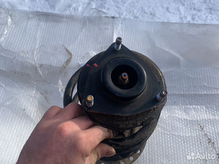 Левая стойка аутлендер 3