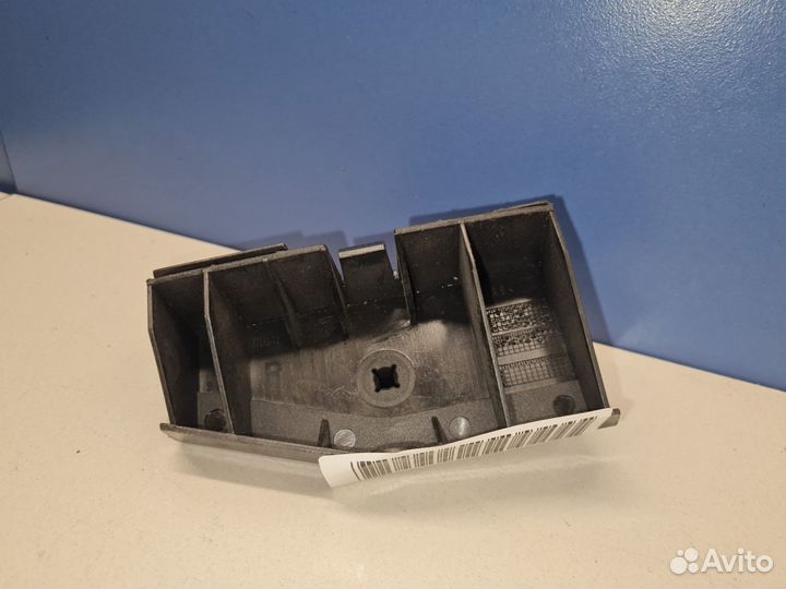 Кронштейн бампера заднего правый Toyota Corolla E12 2001-2007