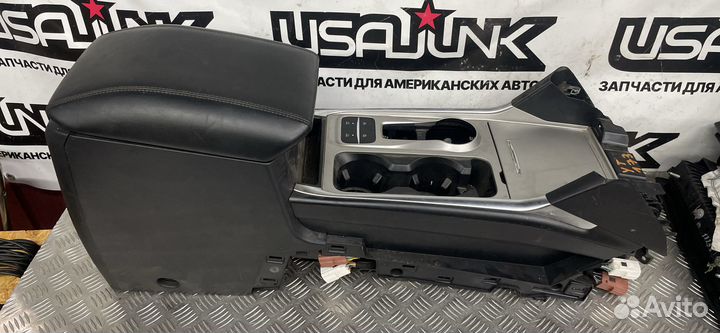 Консоль салона Ford Explorer 6 2020