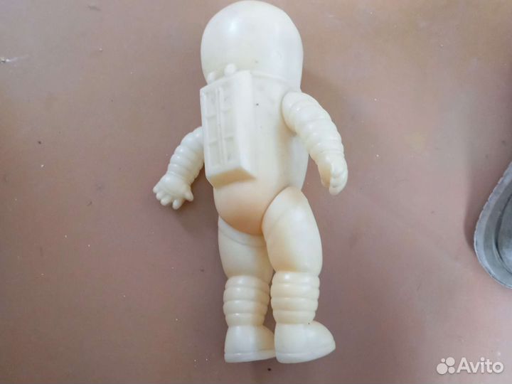 Игрушка космонавт СССР