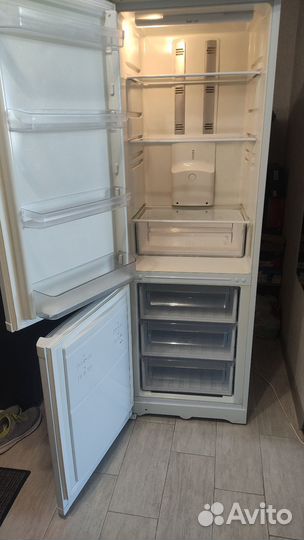 Холодильник бу Hotpoint Ariston