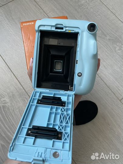 Плёночный фотоаппарат instax mini 11 с чехлом