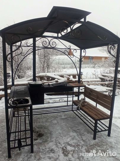 Беседка с мангалом и печью для казана