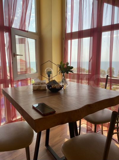 Комната 35 м² в 9-к., 1/4 эт.