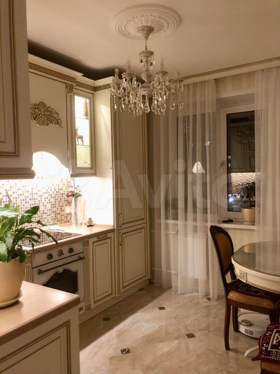 4-к. квартира, 83 м², 6/10 эт.