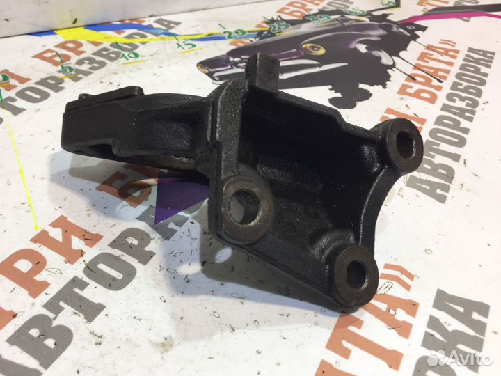 Рено Кронштейн подвесного подшипника полуоси Прав