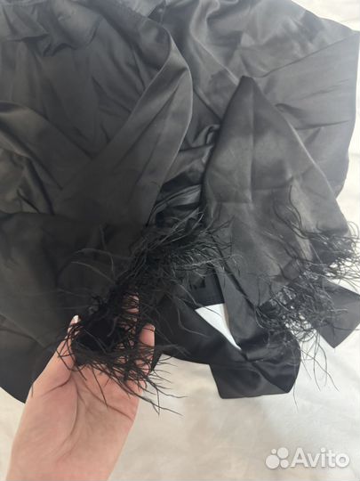 Блузка с перьями