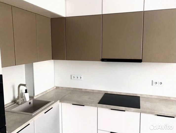 Угловой кухонный гарнитур современный