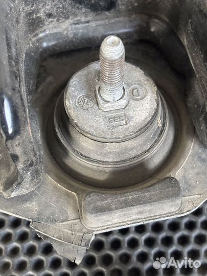 Подушка двигатеоя renault symbol 1, 2, clio 2