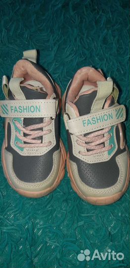 Кроссовки для девочки