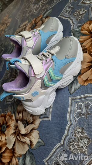 Продам кроссовки