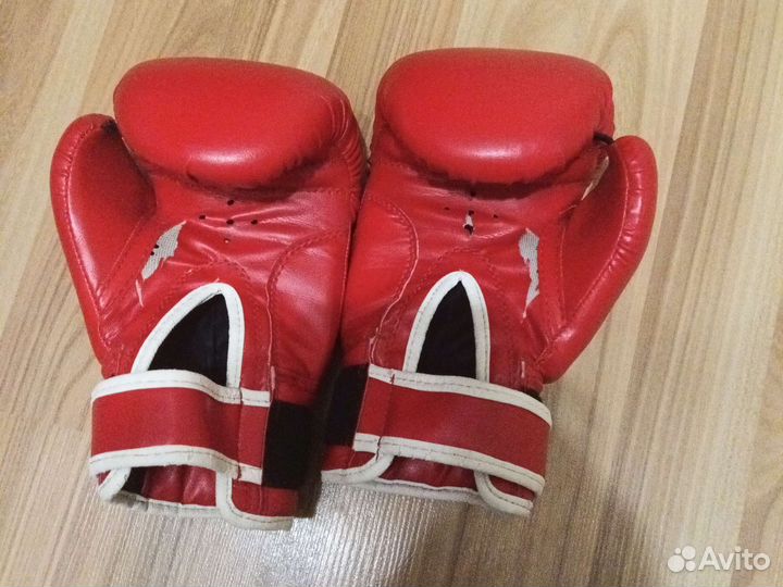 Боксерские перчатки