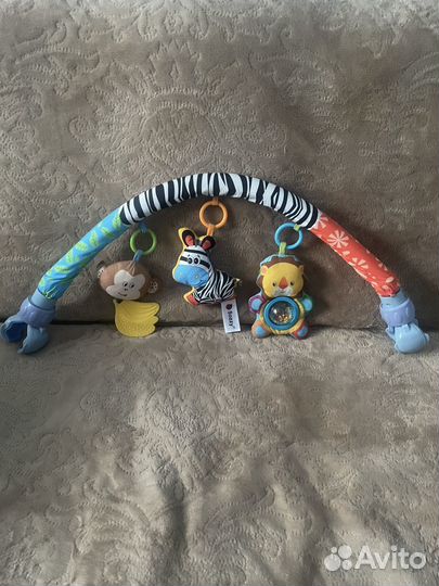 Дуга с игрушками