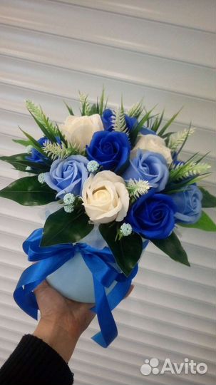 Цветы из мыла в шляпной коробке