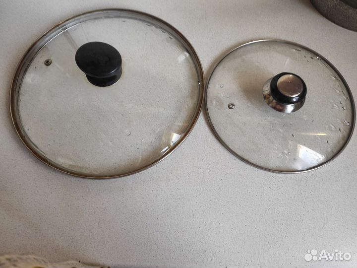 Сковорода, крышки для сковороды, кастрюль