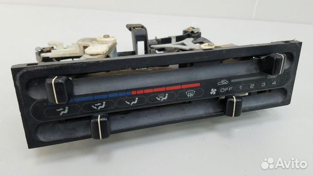 Блок управления климатом печкой отопителем Mazda