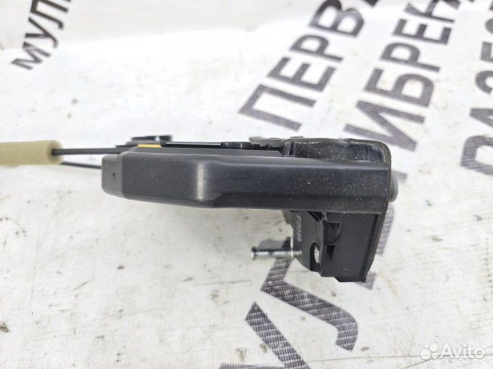 Замок двери задний левый Toyota Camry 50