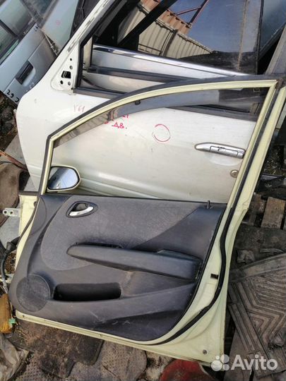 Дверь передняя правая Honda Fit GD2