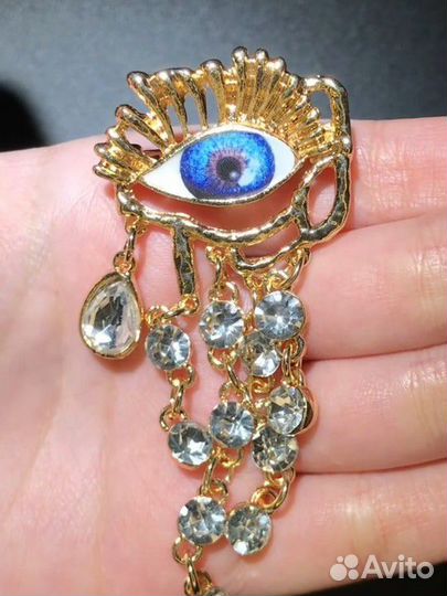 Брошь стильная, красивая с подвесками