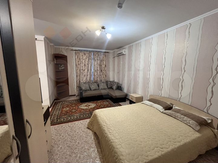 2-к. квартира, 70,2 м², 1/12 эт.