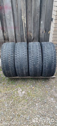 Dunlop SP Winter Ice 01 26.5/70 R16