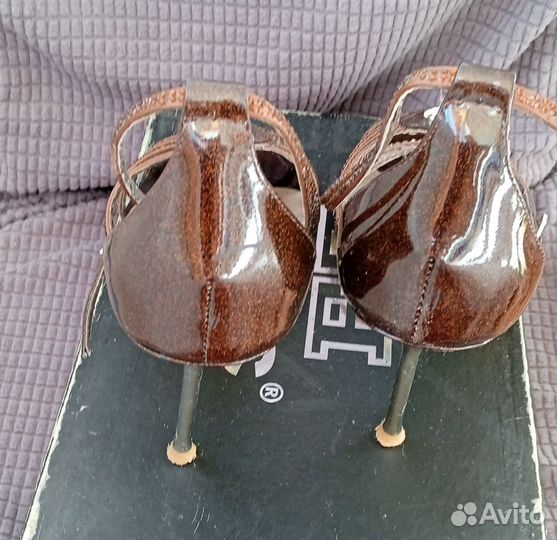 Праздничные босоножки Basic