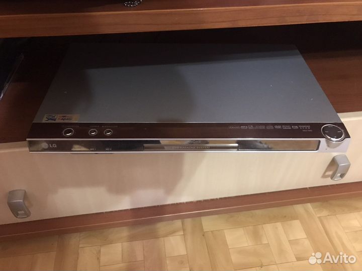 DVD плеер/караоке LG DKS-7000