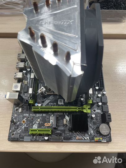 Материнская плата с процессором, памятью и башней