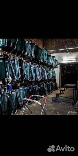 Лрбовое стекло на авто