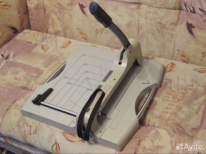 Резак для бумаг