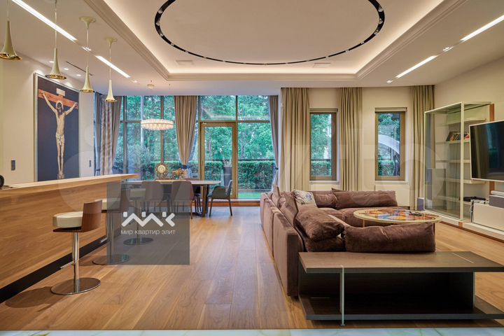 5-к. квартира, 303 м², 1/7 эт.