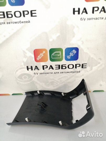 Накладка на консоль между сиденьями задняя Toyota
