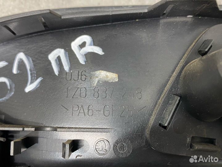 Ручка внутренняя двери передней правой Skoda