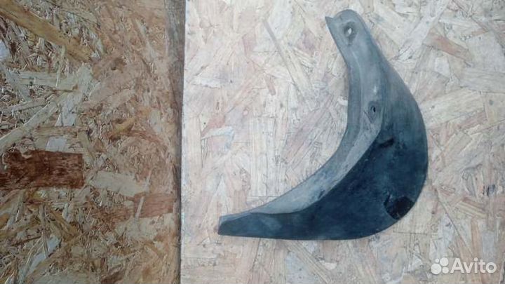 Брызговик задний левый Renault Duster 1.5 DCI