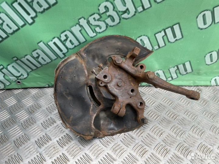 Кулак поворотный передний правый Mercedes-Benz