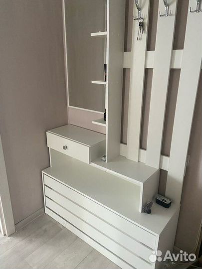 Прихожая с ящиками и зеркалом Белая