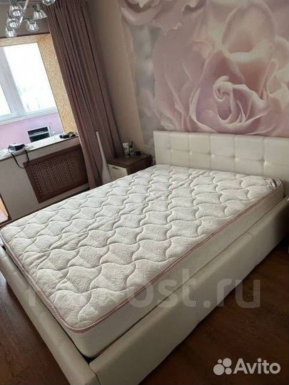 Кровать с матрасом