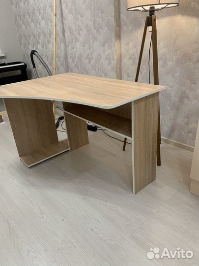 Стол письменный