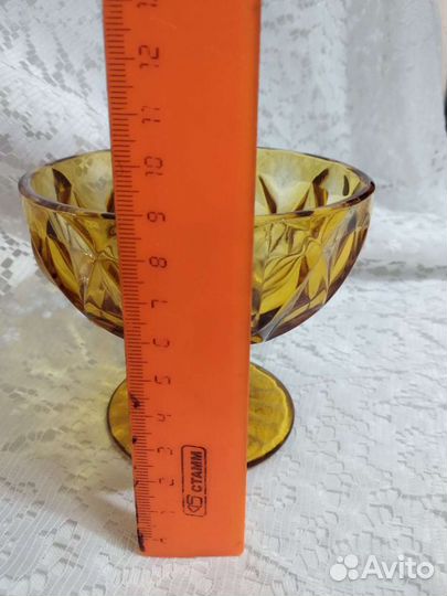 Ваза на ножке цветное стекло