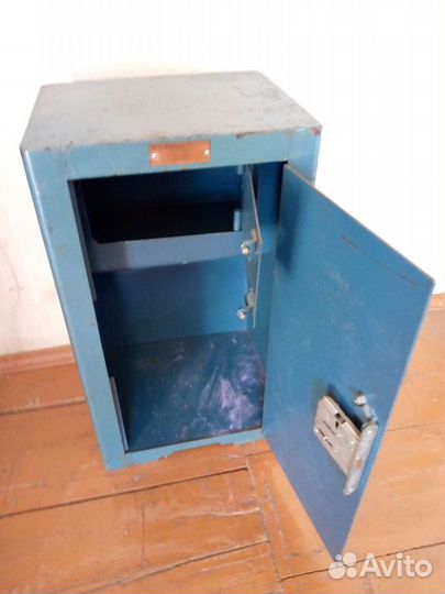 Сейф металлический