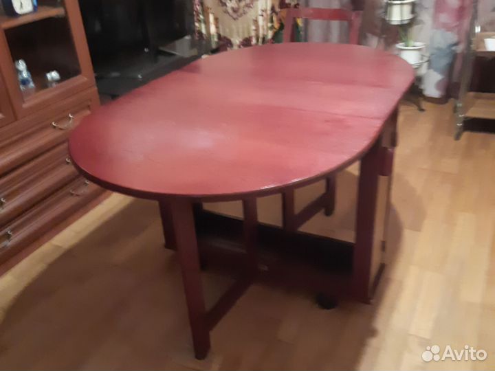 Стол раскладной и 4 стула