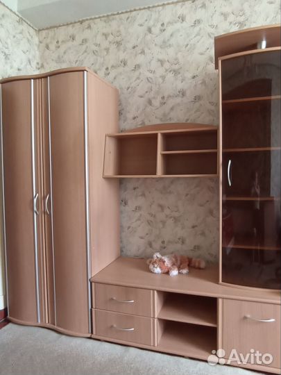 Стенка горка в гостиную со шкафом для одежды. бу